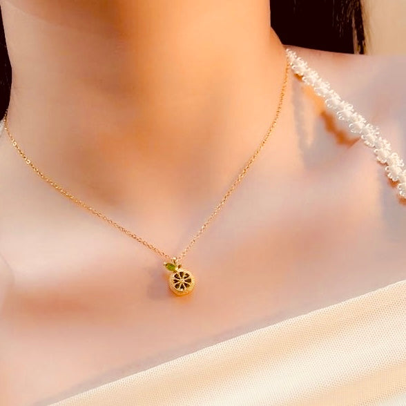 Lemon-shaped green titanium steel simple clavicle necklace💚